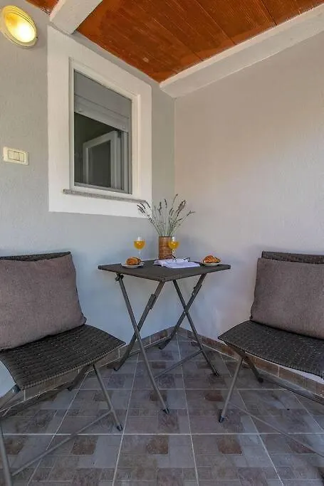 Appartement Lovely Guest House Veli Vrh Pula